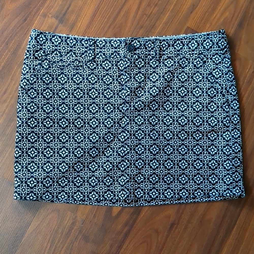 Old Navy Black and White Mini Skirt Size 10